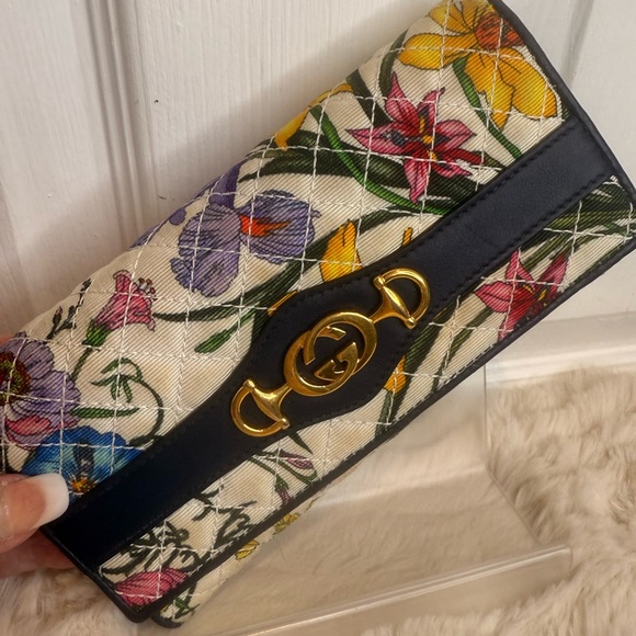 Gucci Handbags - GUCCI ZUMI FLORA CANVAS LEATHER LONG BIFOLD WALLET 8BE1524

.
